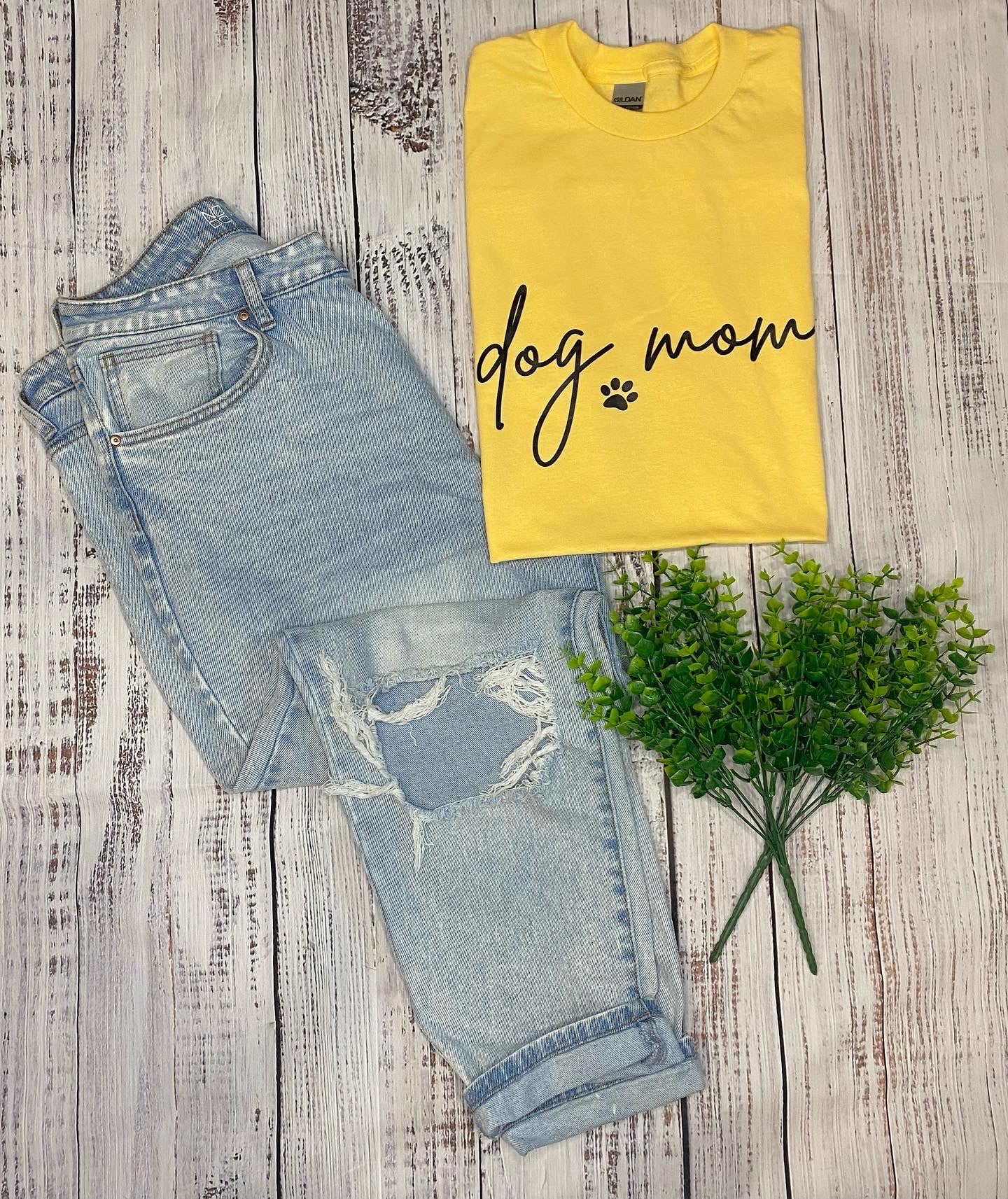 Simple Dog Mom Tee